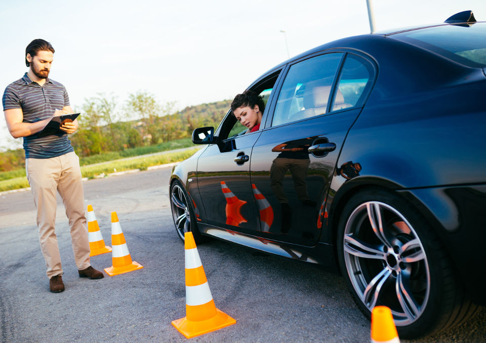 Instruktor nauki jazdy – jak zostać, kurs, wymagania, uprawnienia, zarobki