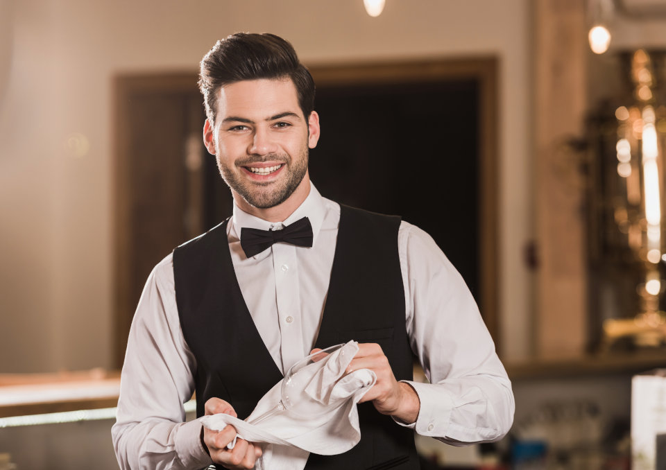 Barman - zawód, jak zostać barmanem, cechy, zarobki barmana