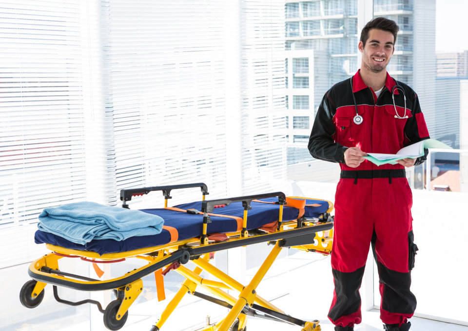 Ratownik medyczny - zarobki, jak zostać, uprawnienia, wymagania, kwalifikacje