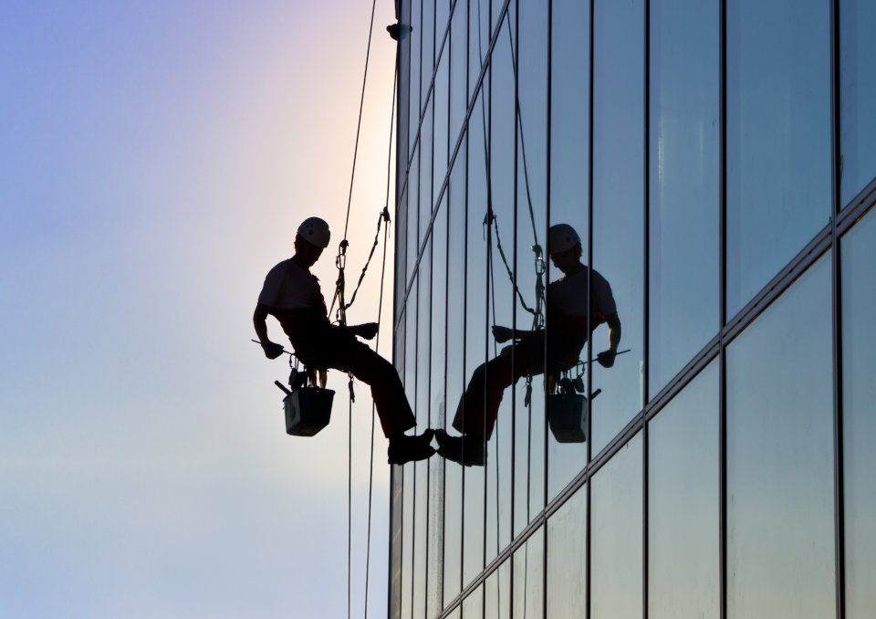 Praca na wysokości - wymagania, predyspozycje, kurs, uprawnienia, zarobki